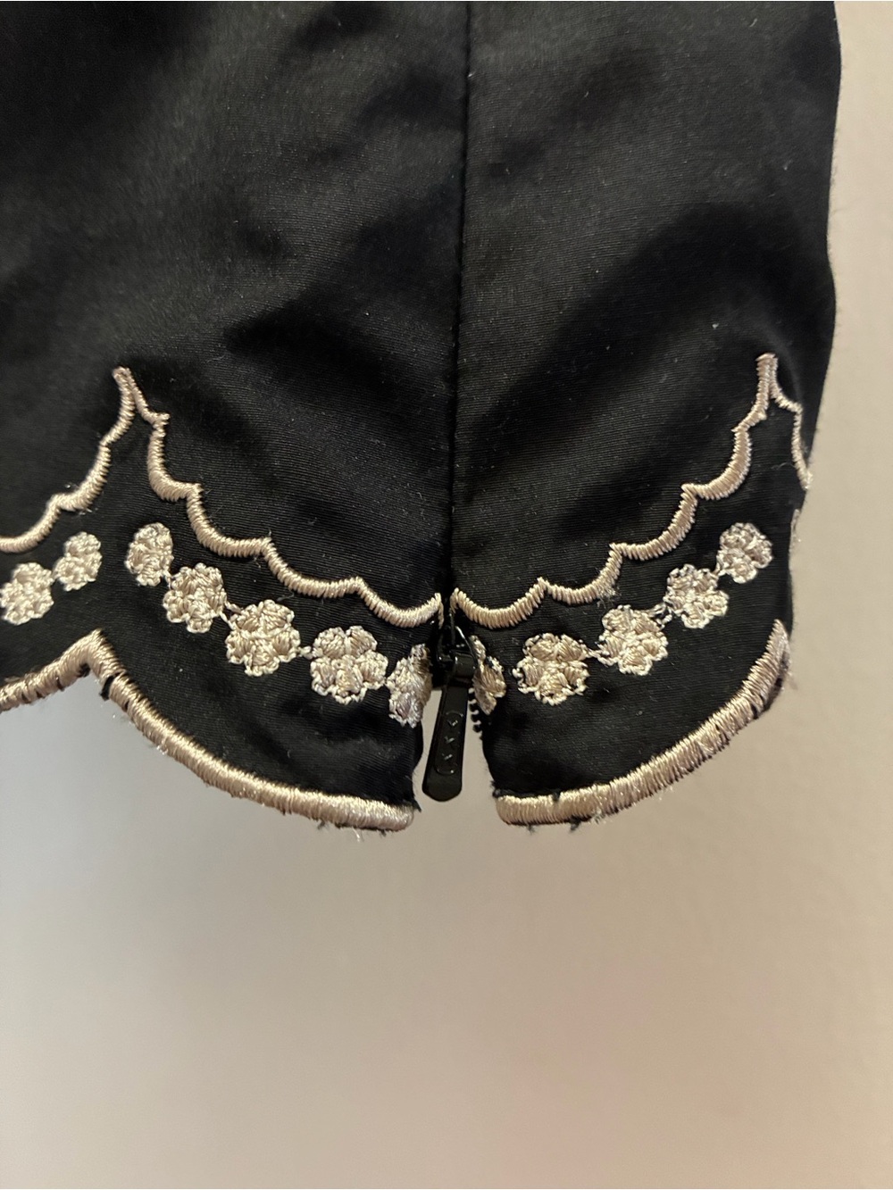 RARE Vintage Odette Anthropologie Black Silk Sleeveless Blouse w/ Bows - Picture 5 of 6